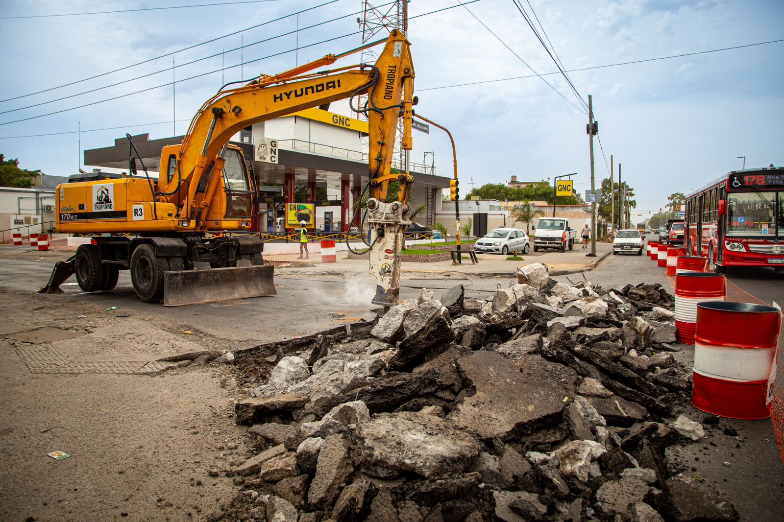 EL MUNICIPIO INICIÓ LA OBRA DE REPAVIMENTACIÓN DE LA AVENIDA ZAPIOLA 