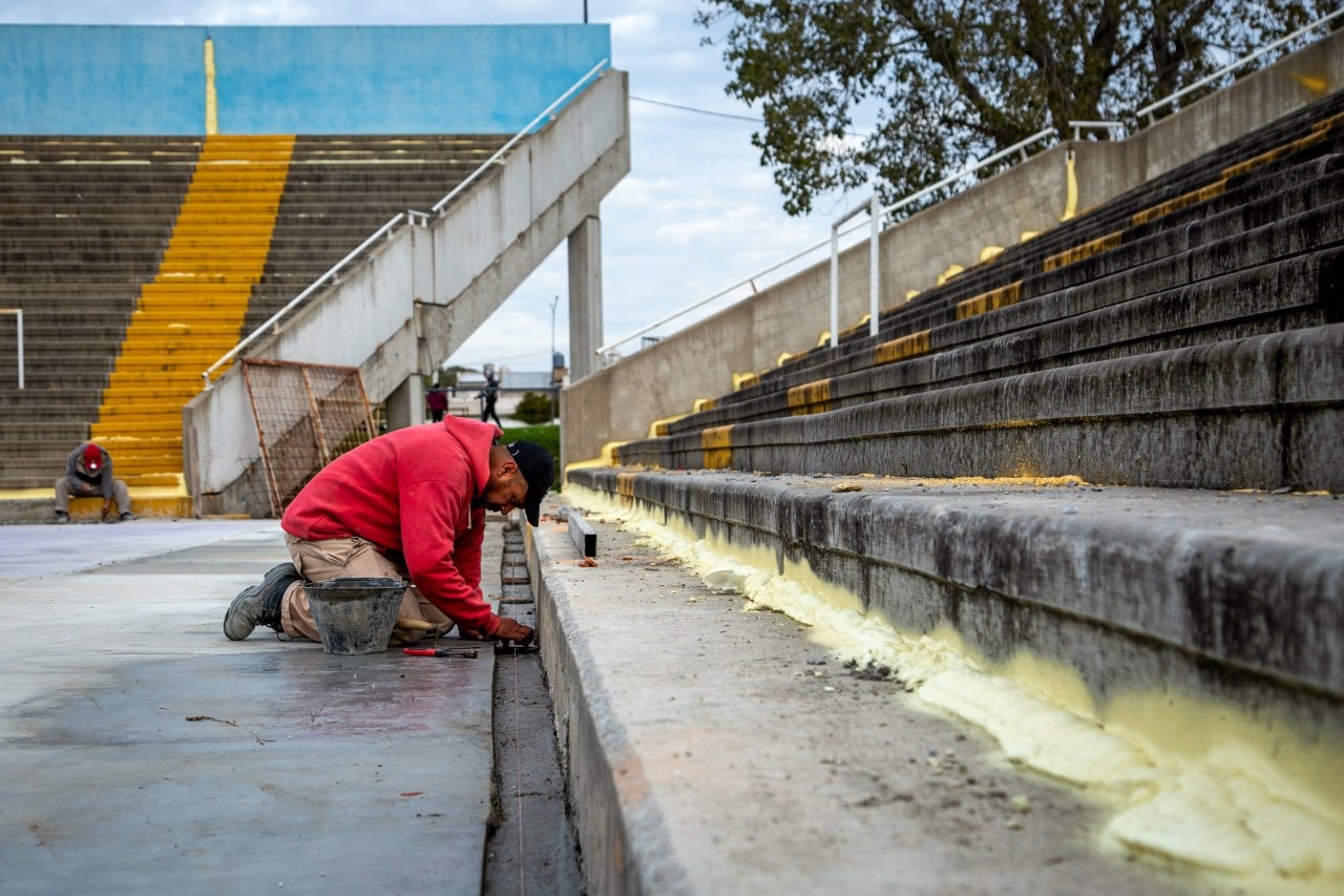 EL MUNICIPIO SIGUE CON LA PUESTA EN VALOR DEL MICROESTADIO NÉSTOR KIRCHNER