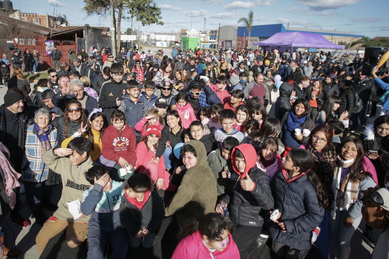 MAYRA INAUGURÓ 24 NUEVOS PAVIMENTOS EN EL BARRIO LA ODISEA DE QUILMES OESTE