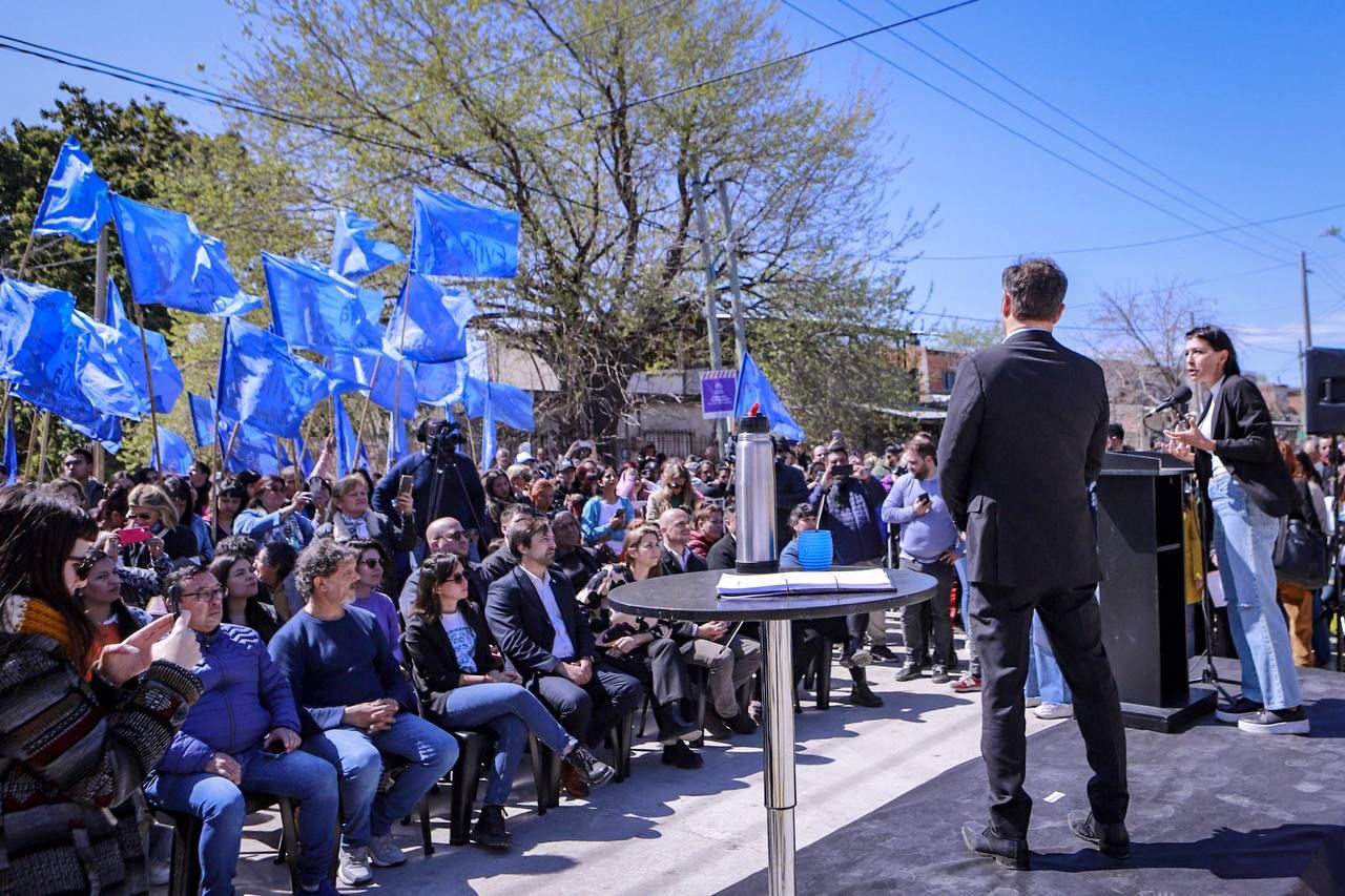   MAYRA Y KICILLOF SUPERVISARON TAREAS DE PAVIMENTACIÓN
