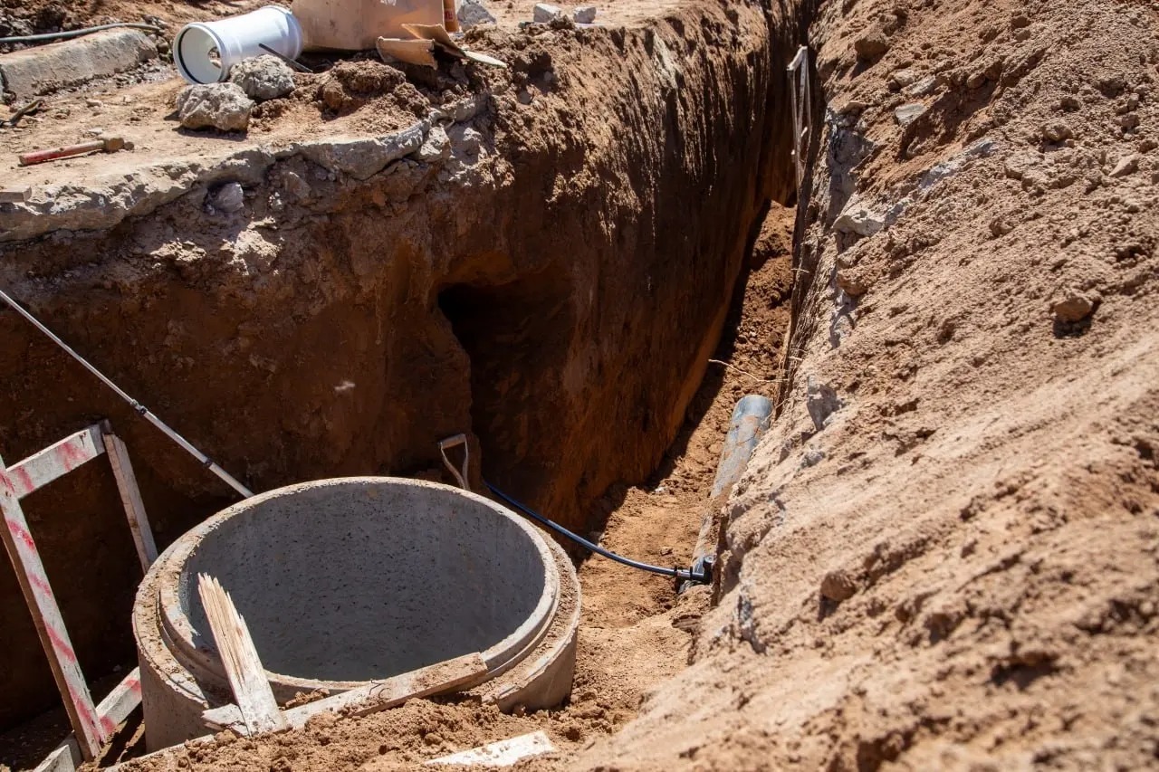 EL MUNICIPIO DE QUILMES AVANZA CON LAS OBRAS DE AGUA Y CLOACAS EN EL BARRIO