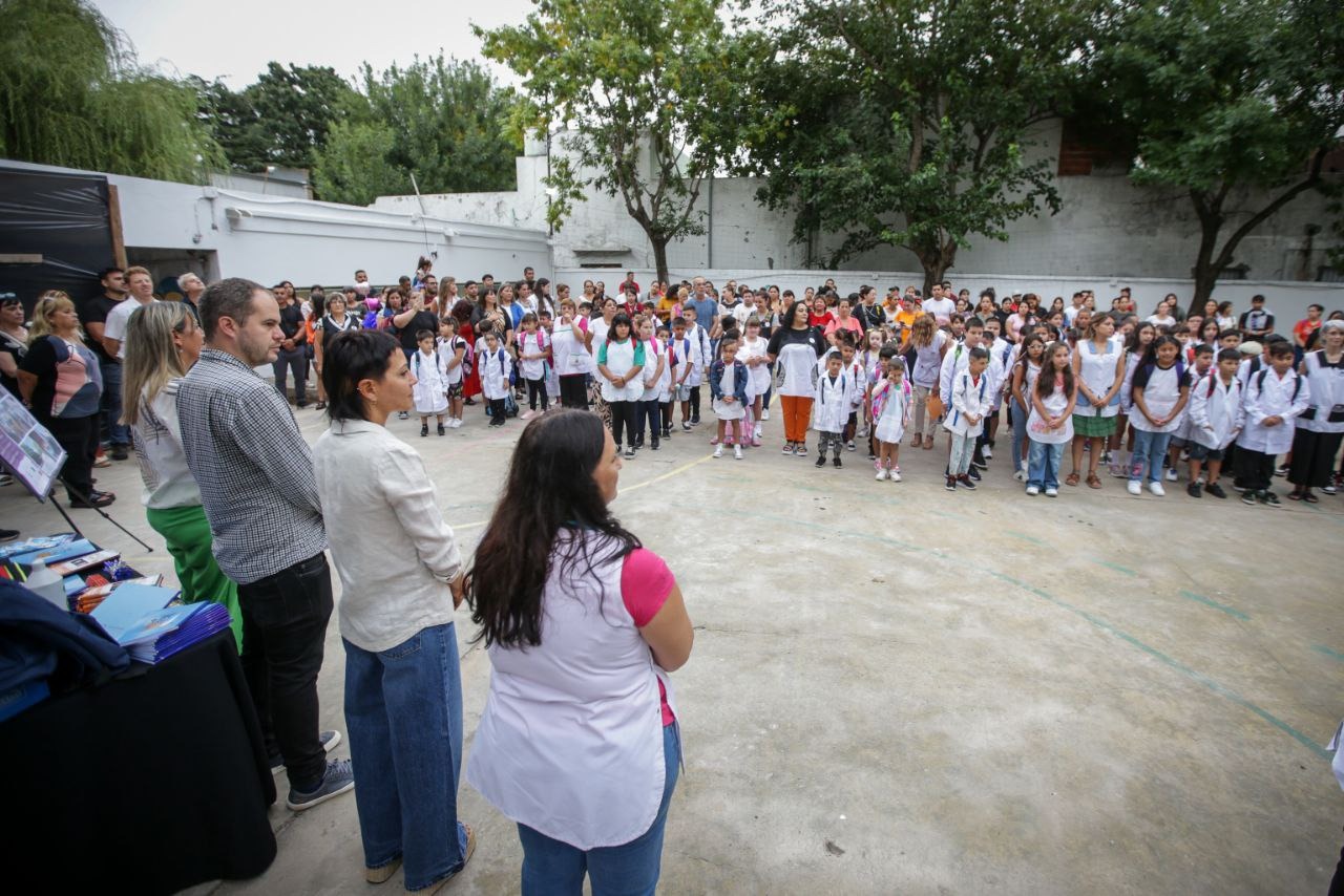 MAYRA EN EL INICIO DEL CICLO LECTIVO 2024 DE LA ESCUELA EGB Nº82