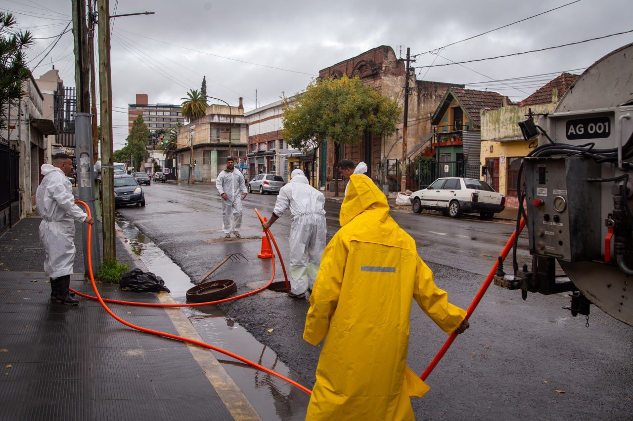 INTENSO OPERATIVO DE LIMPIEZA DE ARROYOS Y DESOBSTRUCCIÓN DE SUMIDEROS