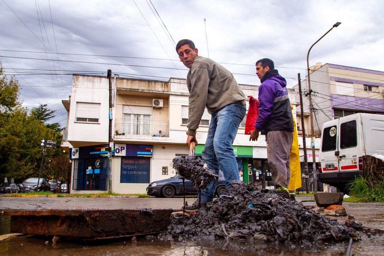 JORNADA INTEGRAL DE LIMPIEZA Y DESOBSTRUCCIÓN DE SUMIDEROS EN QUILMES
