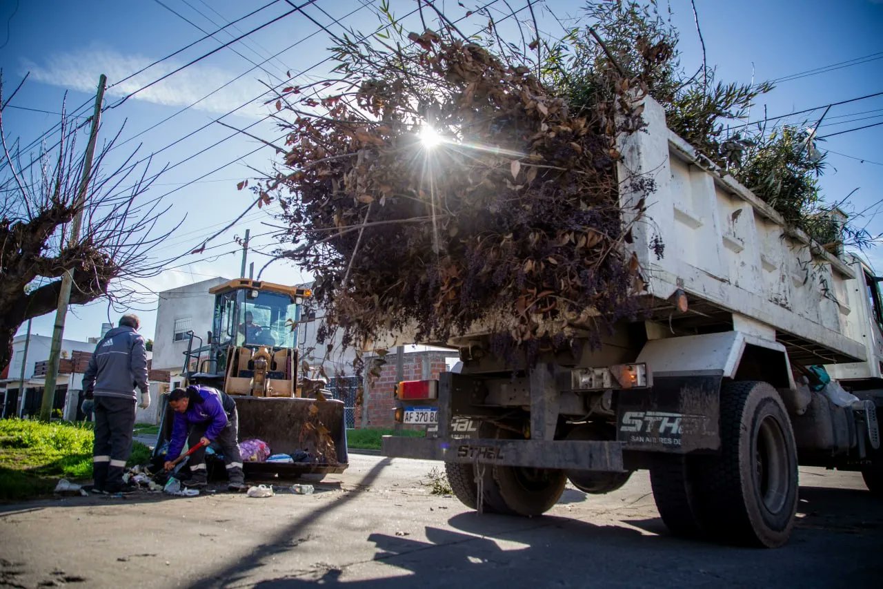 EL MUNICIPIO CONTINÚA CON LOS OPERATIVOS DE LIMPIEZA 
