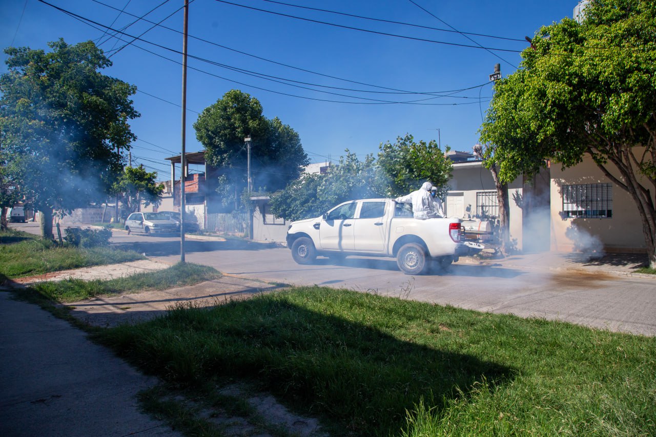 CONTINÚAN LOS OPERATIVOS SIMULTÁNEOS DE FUMIGACIÓN CONTRA EL DENGUE