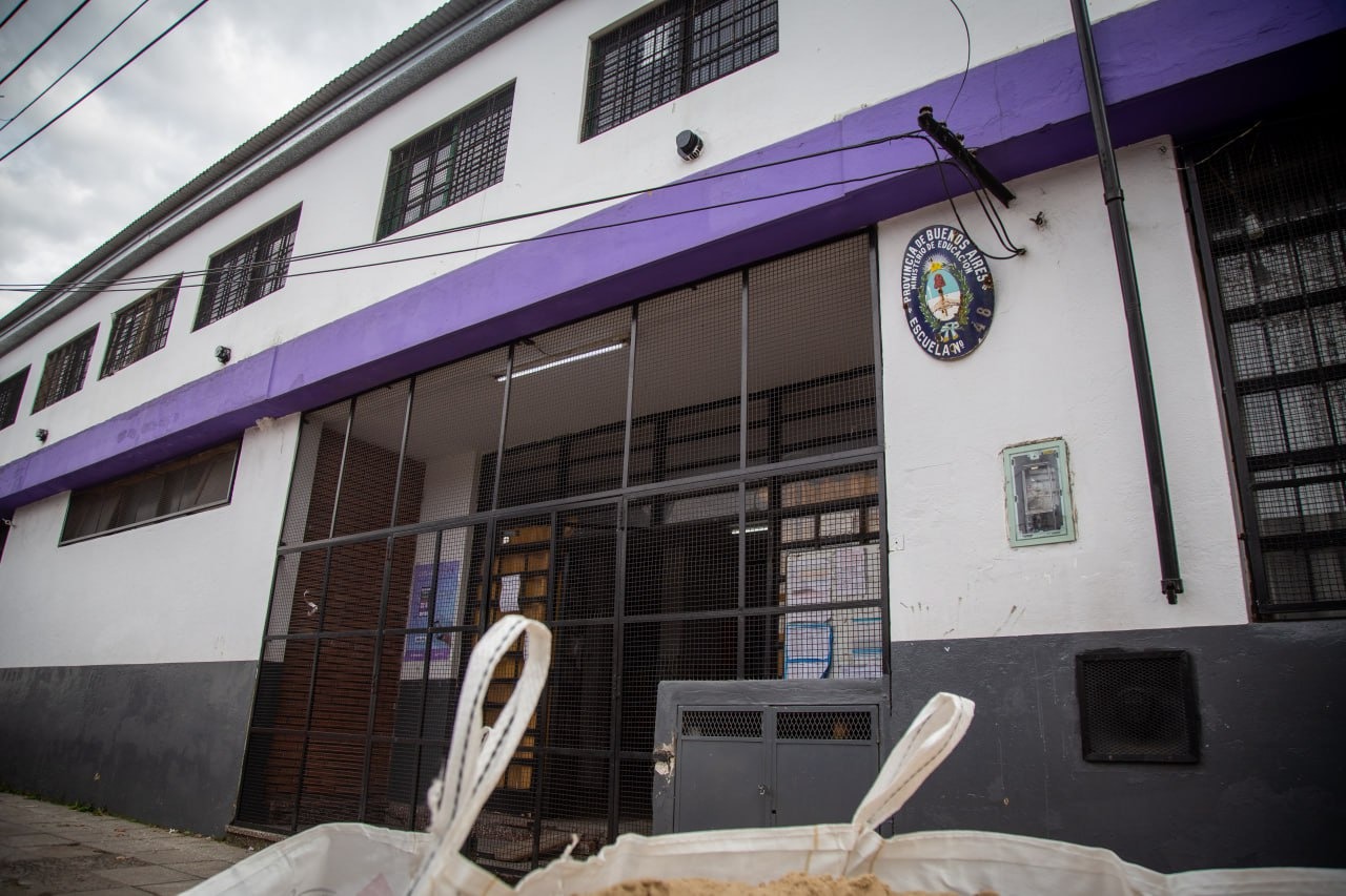 EL MUNICIPIO CONTINÚA REFACCIONANDO ESCUELAS PÚBLICAS DE QUILMES