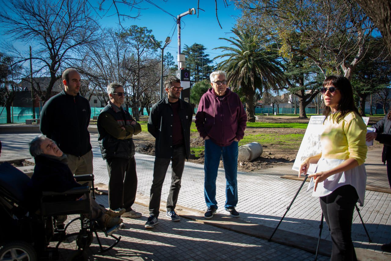 CECI SOLER SUPERVISÓ EL AVANCE DE LA OBRA DE REFACCIÓN DE LA PLAZA BELÉN