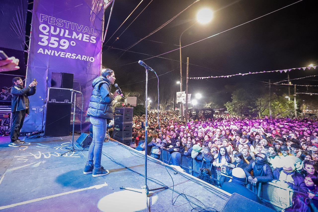 MAYRA JUNTO A MILES DE VECINOS Y VECINAS EN UN NUEVO FESTIVAL SOMOS QUILMES
