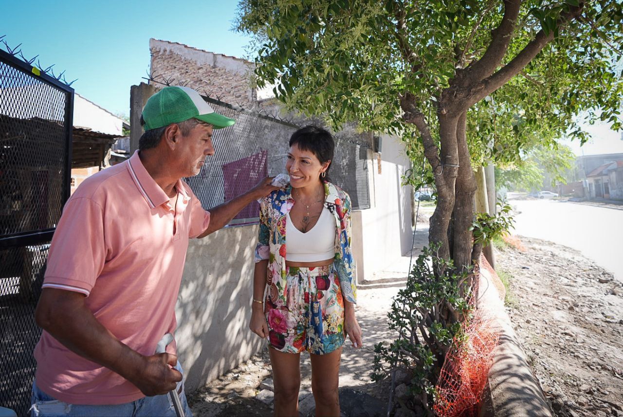 MAYRA SUPERVISÓ LOS TRABAJOS DE PAVIMENTO EN EL PROGRESO 