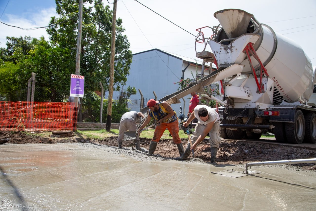 EZPELETA: AVANZA LA PAVIMENTACIÓN DE 4 NUEVAS CUADRAS CON FONDOS PROPIOS