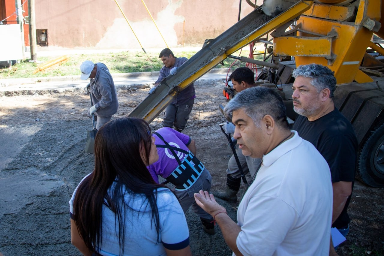 EL MUNICIPIO CONTINÚA CON LOS TRABAJOS DE BACHEO EN HORMIGÓN EN QUILMES 