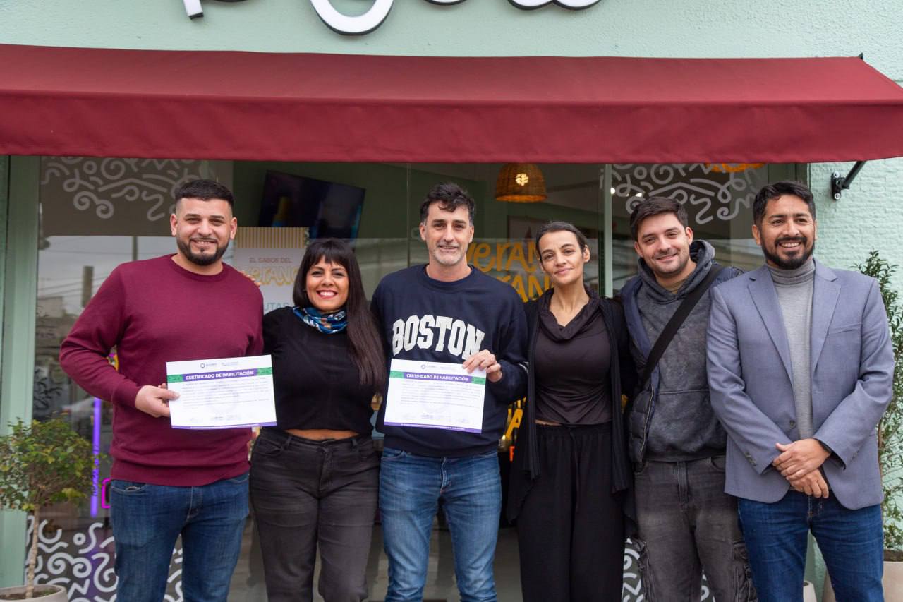 EL MUNICIPIO ENTREGÓ CERTIFICADOS DE HABILITACIÓN A COMERCIOS QUILMEÑOS