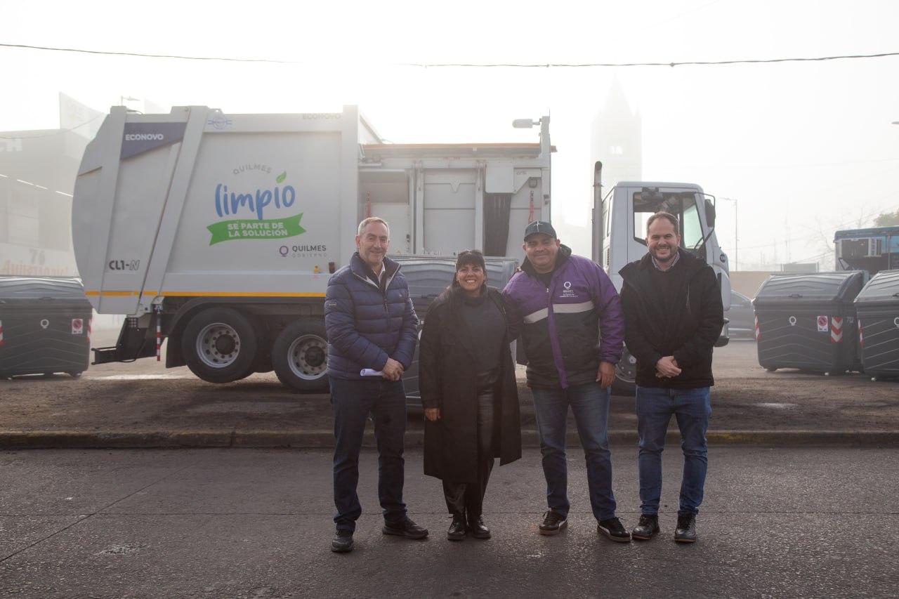 SE PRESENTARON LOS PRIMEROS 12 CONTENEDORES EN  SOLANO Y UN CAMIÓN 