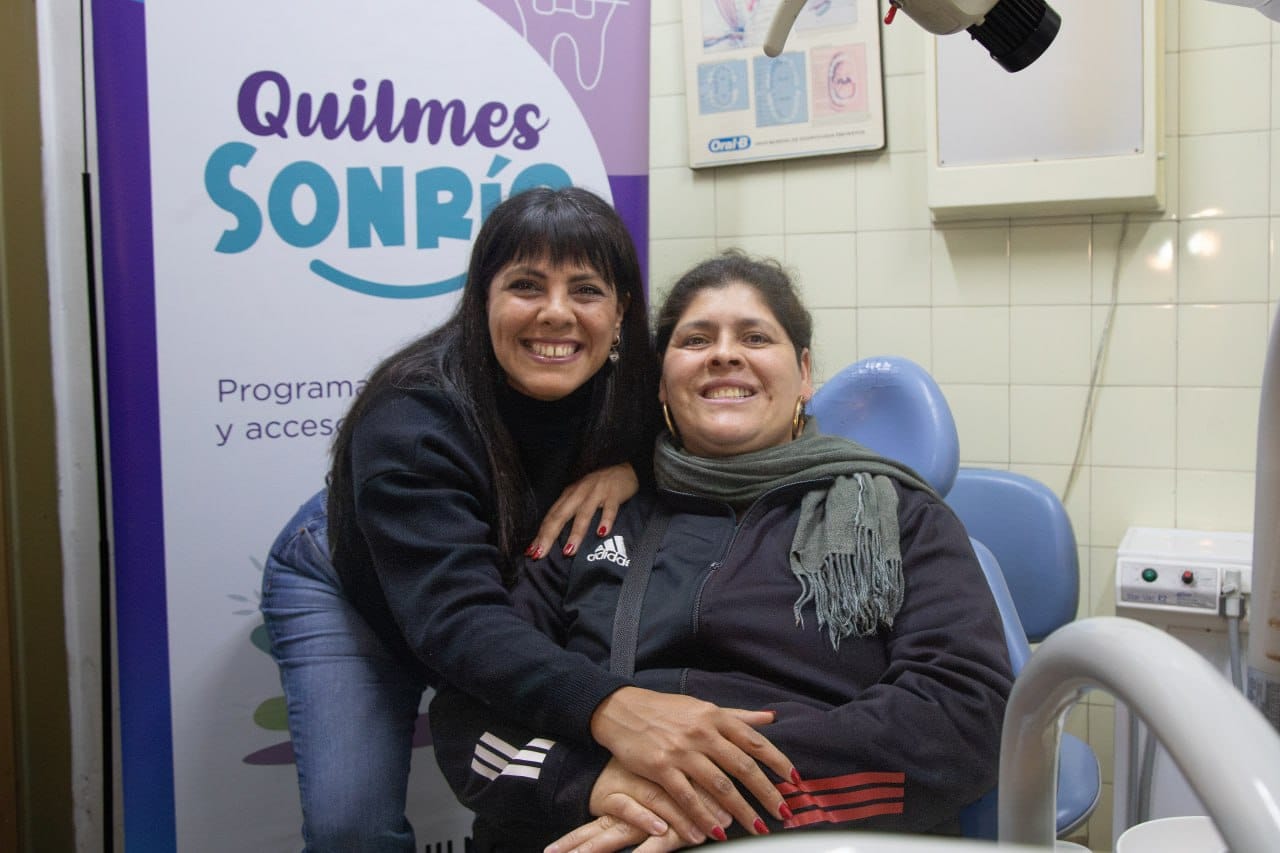 PROGRAMA QUILMES SONRÍE: EL MUNICIPIO ENTREGÓ PRÓTESIS DENTALES A VECINOS