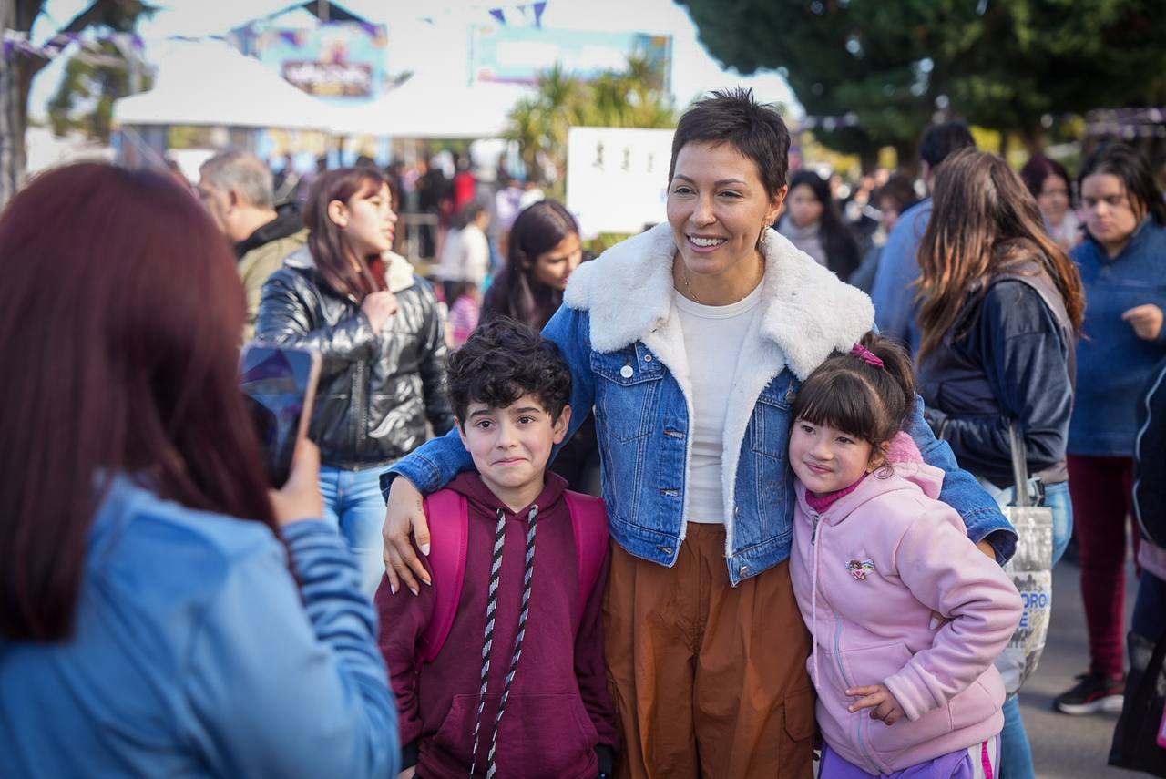 MAYRA RECORRIÓ EL GRAN PARQUE DE JUEGOS DEL POLIDEPORTIVO MUNICIPAL