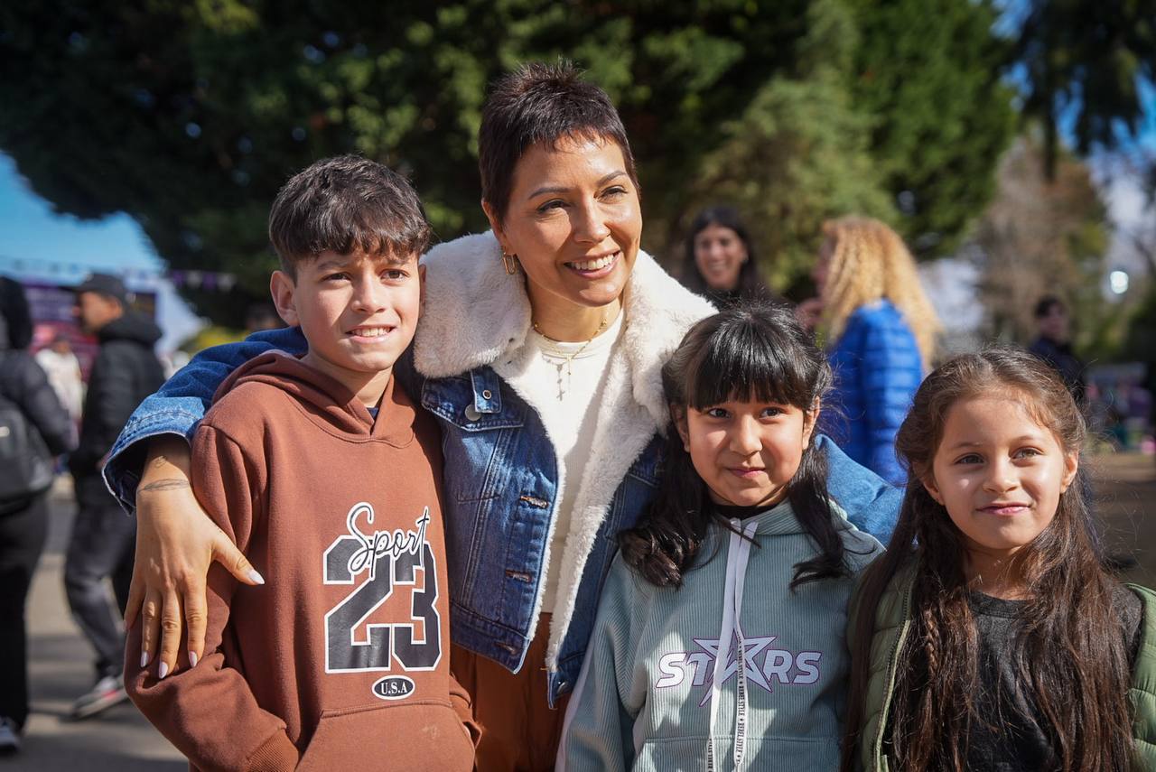 MAYRA RECORRIÓ EL GRAN PARQUE DE JUEGOS DEL POLIDEPORTIVO MUNICIPAL