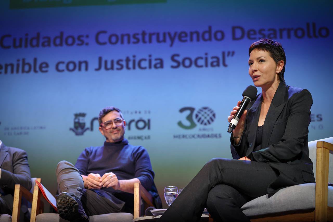 CONSEJO DE MERCOCIUDADES: MAYRA ENCABEZÓ EL PANEL INTERNACIONAL