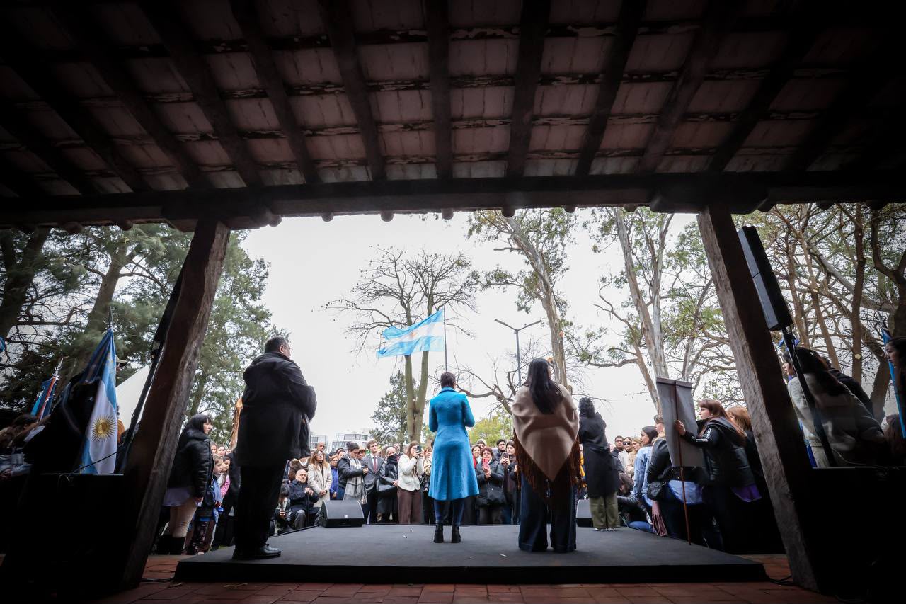 MAYRA Y EVA MIERI ENCABEZARON EL ACTO POR EL 360º ANIVERSARIO DE QUILMES