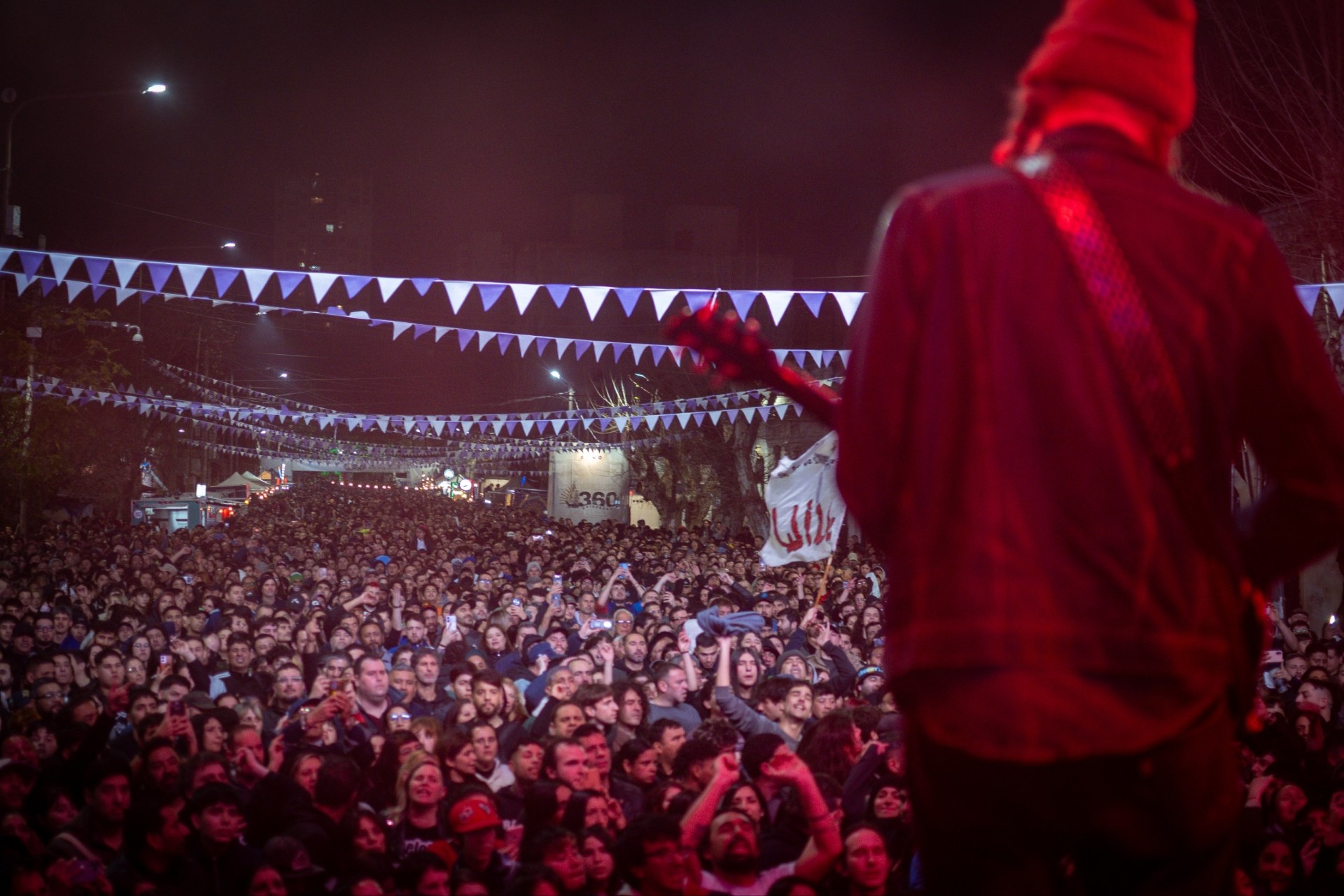 QUILMES 360: MULTITUDINARIO CIERRE A PURO ROCK CON CABALLEROS DE LA QUEMA