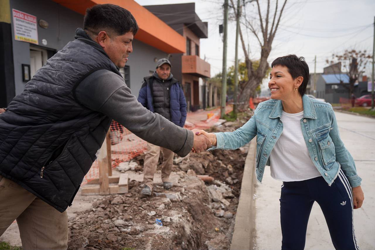 MAYRA Y EVA MIERI RECORRIERON NUEVAS OBRAS DE ASFALTO EN VILLA LA FLORIDA