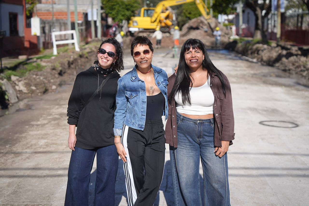 MAYRA Y EVA MIERI RECORRIERON EL INICIO DE LA OBRA DE PAVIMENTACIÓN DE 10 N