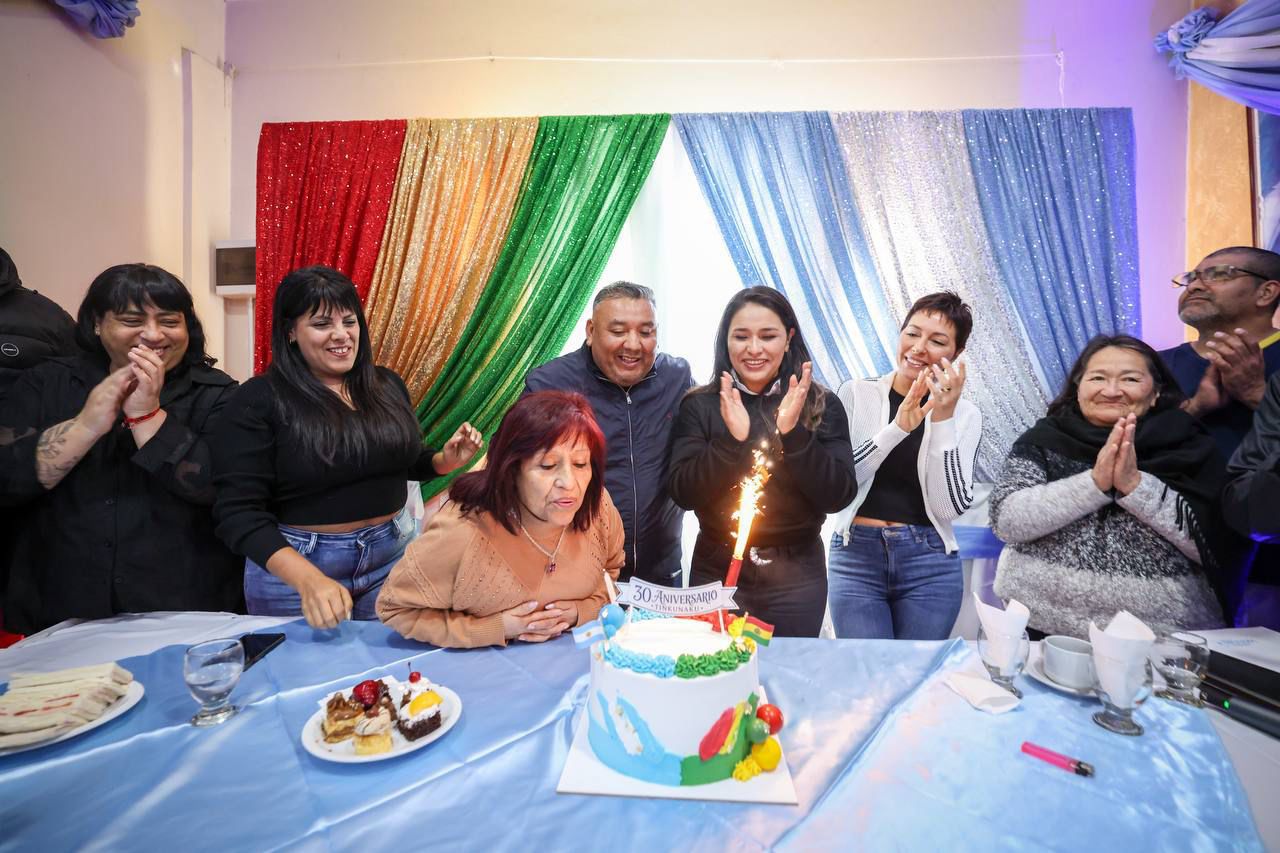  MAYRA Y EVA MIERI EN LA CELEBRACIÓN DE LA FERIA TINKUNAKU