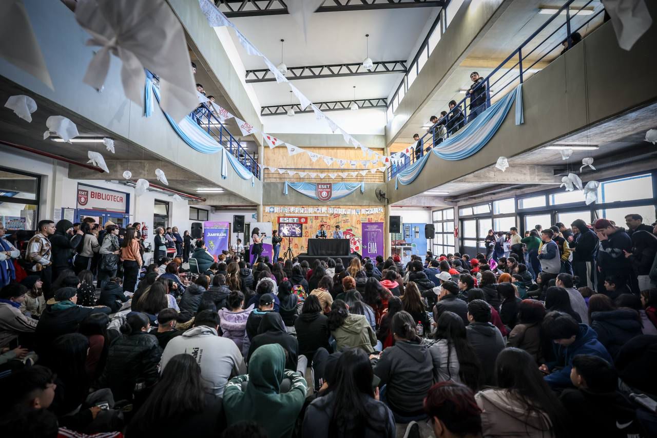 MAYRA ESTUVO JUNTO A 300 JÓVENES DEL PROGRAMA ENVIÓN