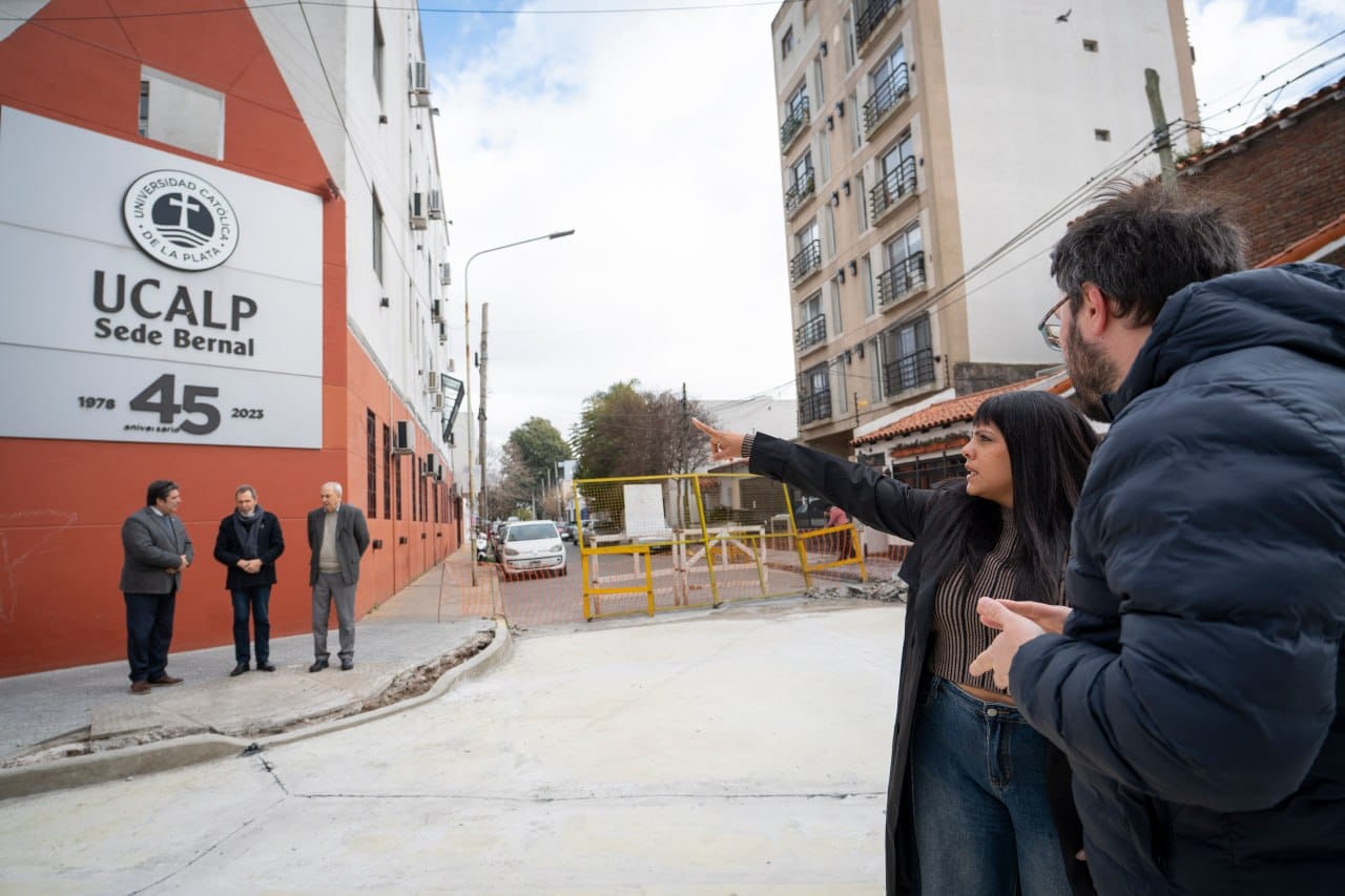 EVA MIERI SUPERVISÓ LA REPAVIMENTACIÓN DE LA CALLE 25 DE MAYO