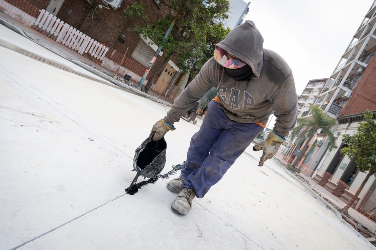 EVA MIERI SUPERVISÓ LA REPAVIMENTACIÓN DE LA CALLE 25 DE MAYO
